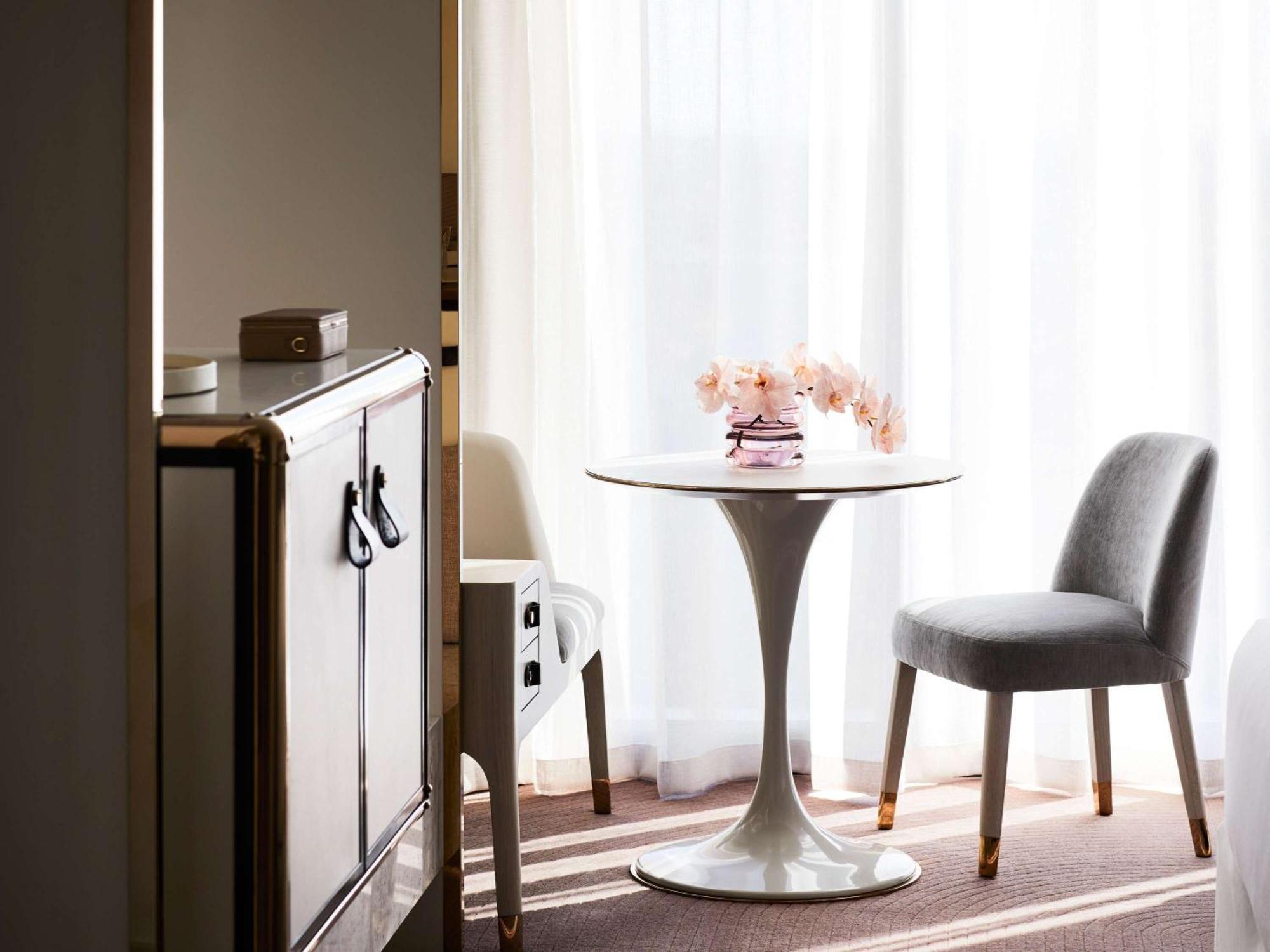Hotel Chadstone Melbourne Mgallery Collection Eksteriør billede A tulip table